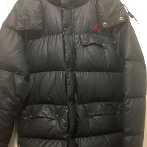 JORDAN PUFFER JACKET BLACK/RED AND SIZE M